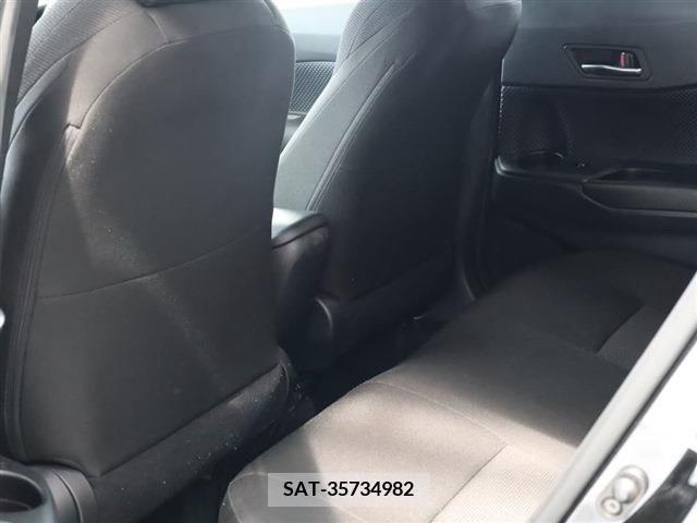 Toyota C-HR 2017-06 349159-20