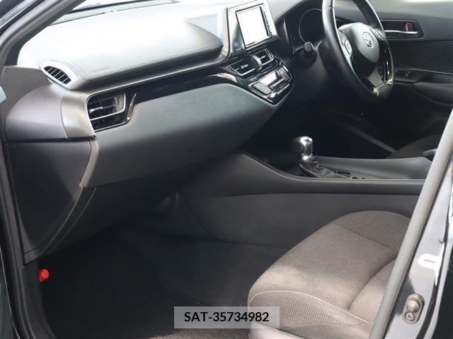 Toyota C-HR 2017-06 349159-19