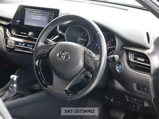 Toyota C-HR 2017-06 349159-1