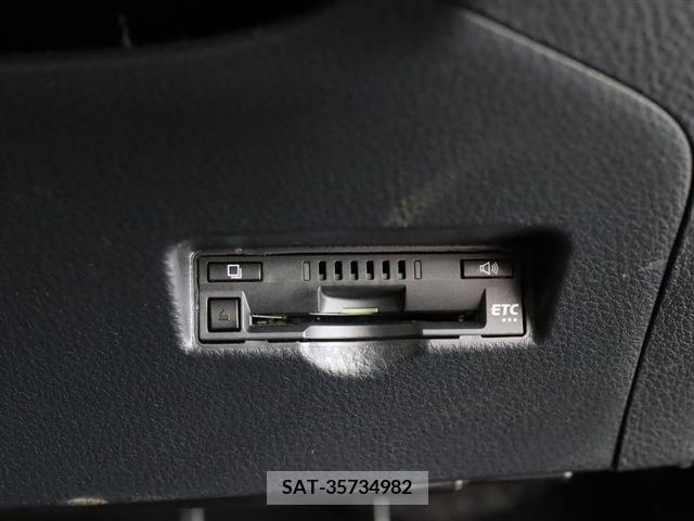 Toyota C-HR 2017-06 349159-8