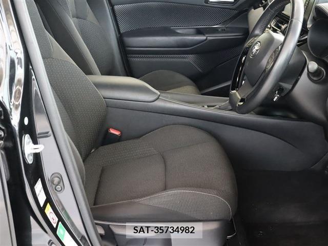 Toyota C-HR 2017-06 349159-16