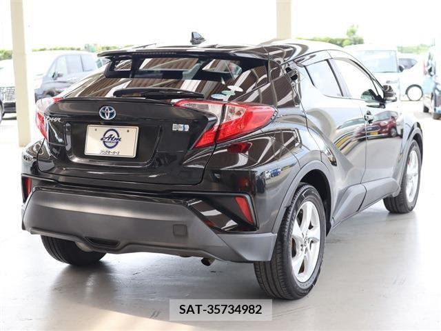 Toyota C-HR 2017-06 349159-26