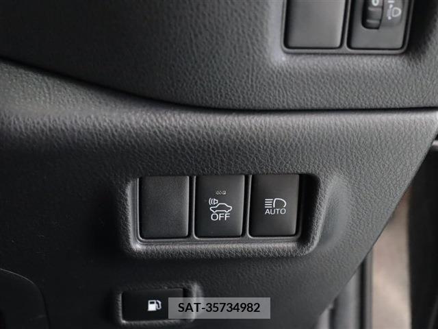 Toyota C-HR 2017-06 349159-7