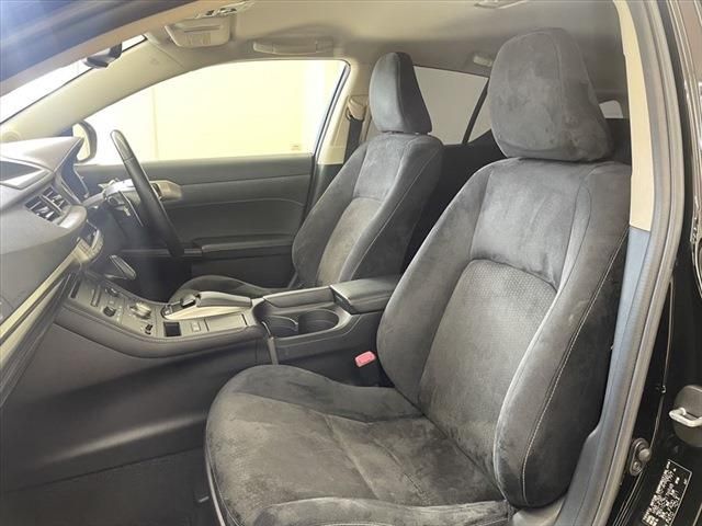Lexus CT 2014-01 195066-21
