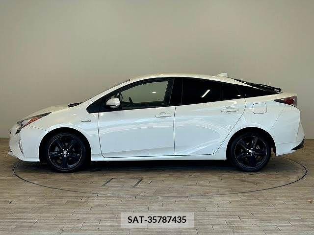 Toyota PRIUS 2016-02 282069-14