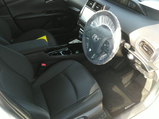 Toyota PRIUS 2018-03 19041-1
