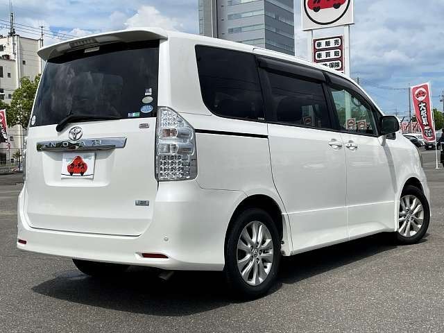 Toyota NOAH 2012-01 8854-2