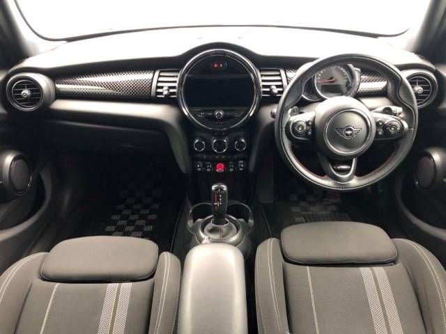 Bmw MINI 2019-06 28071-1