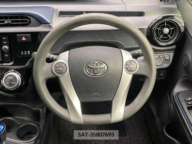 Toyota AQUA 2017-03 247748-11