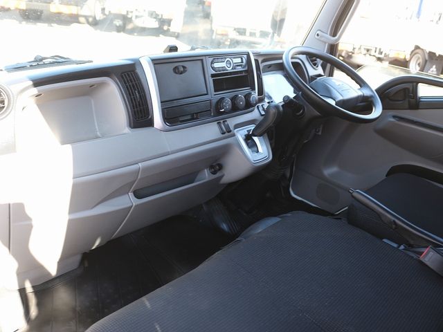 Mitsubishi CANTER 2017-03 27905-24