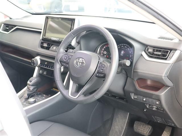 Toyota RAV4 2021-03 183865-1