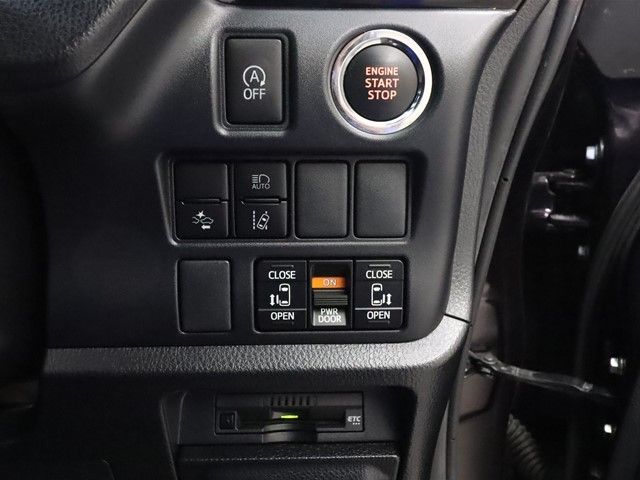 Toyota VOXY 2018-11 11601-11
