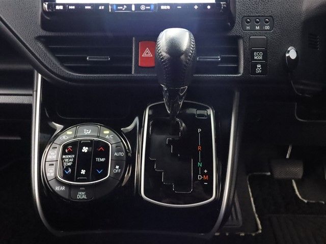 Toyota VOXY 2018-11 11601-12