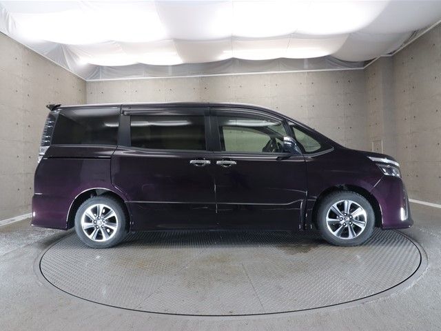 Toyota VOXY 2018-11 11601-22