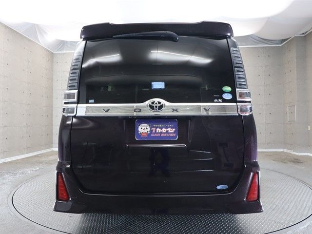 Toyota VOXY 2018-11 11601-23