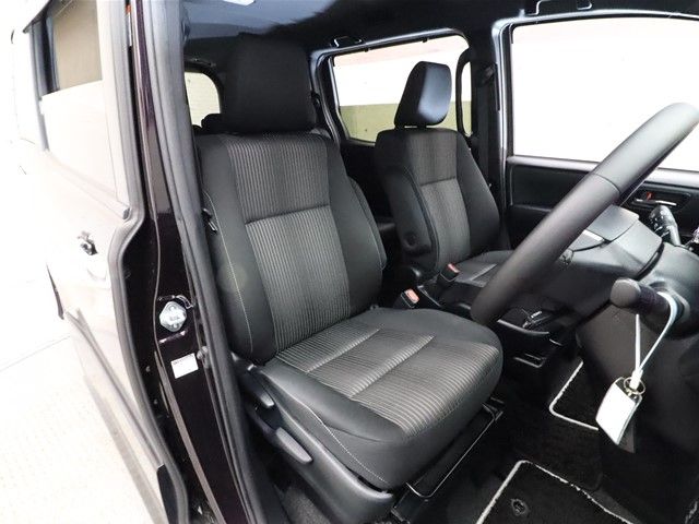 Toyota VOXY 2018-11 11601-3