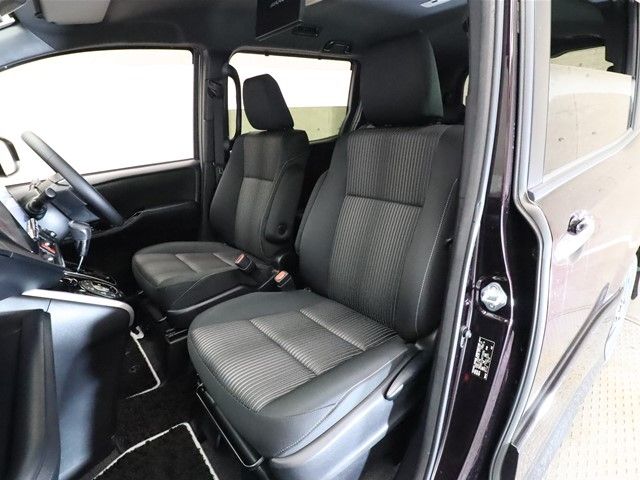 Toyota VOXY 2018-11 11601-5