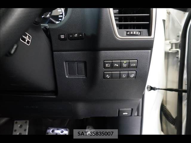 Lexus NX 2015-08 251609-13