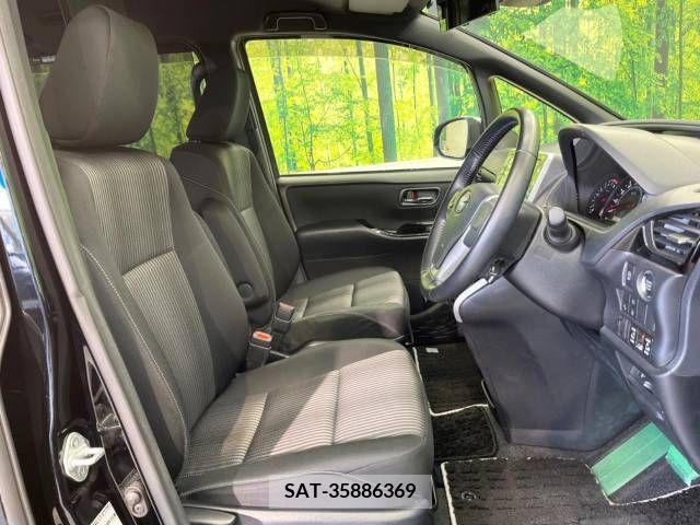 Toyota VOXY 2019-08 231676-8