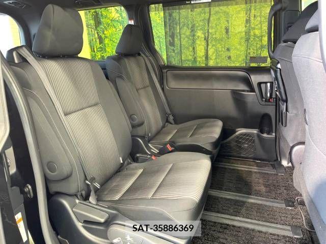 Toyota VOXY 2019-08 231676-9