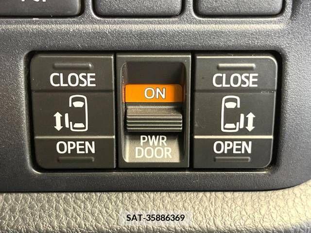 Toyota VOXY 2019-08 231676-6