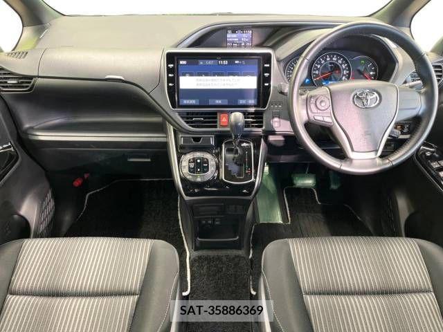 Toyota VOXY 2019-08 231676-1