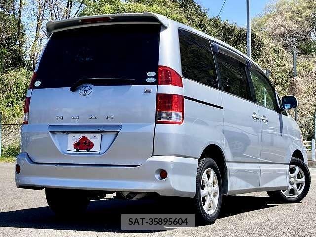 Toyota NOAH 2005-09 233787-2