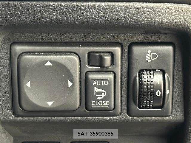 Nissan JUKE 2012-02 320479-11