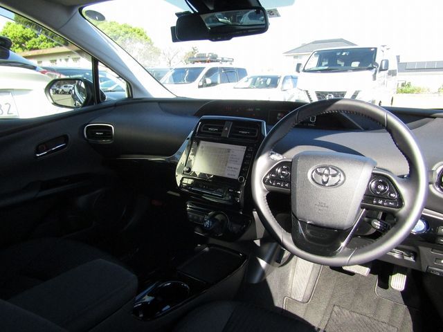 Toyota PRIUS 2021-08 24136-1