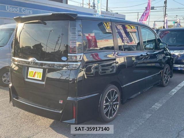 Toyota VOXY 2018-05 340309-1