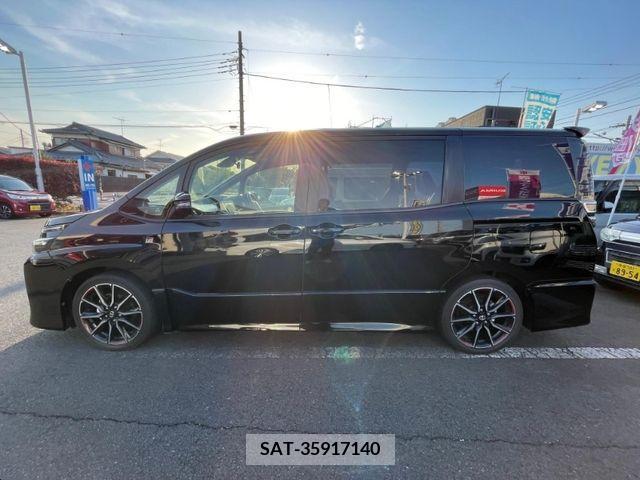 Toyota VOXY 2018-05 340309-8