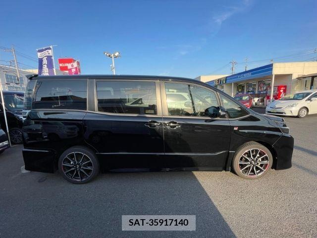 Toyota VOXY 2018-05 340309-7