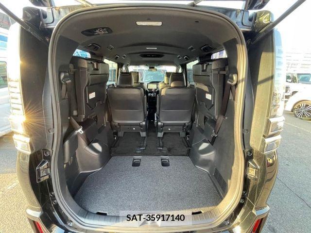 Toyota VOXY 2018-05 340309-12