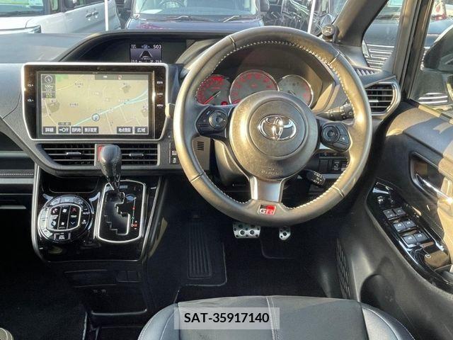 Toyota VOXY 2018-05 340309-9