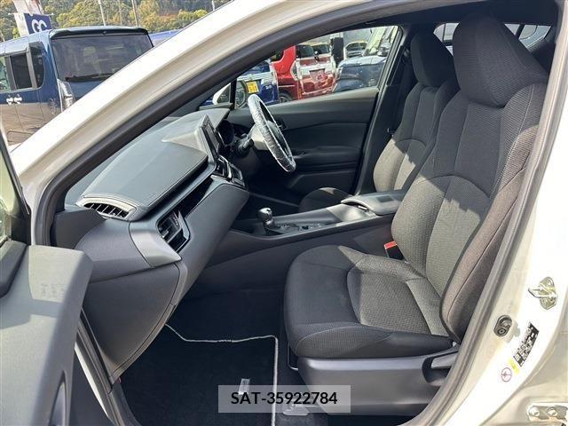 Toyota C-HR 2018-02 239410-2