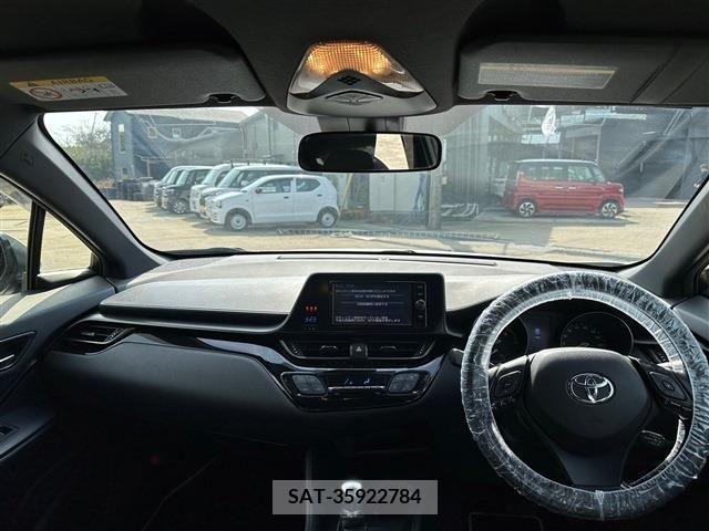 Toyota C-HR 2018-02 239410-1