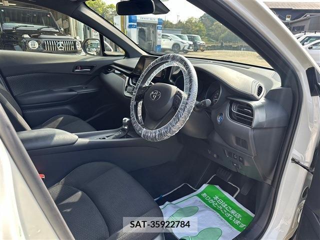 Toyota C-HR 2018-02 239410-15