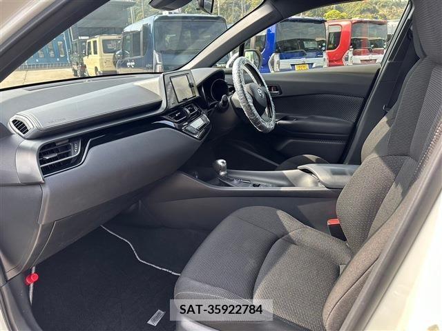 Toyota C-HR 2018-02 239410-14