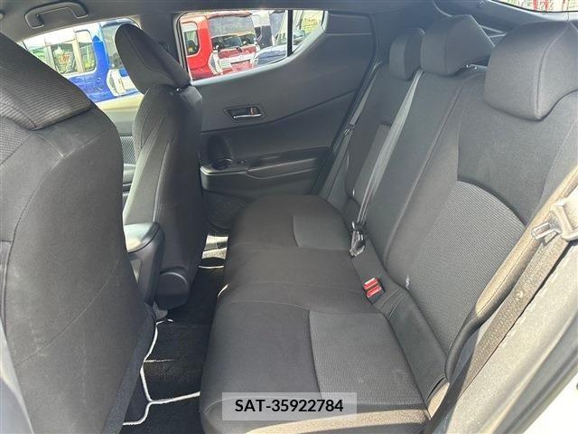 Toyota C-HR 2018-02 239410-3