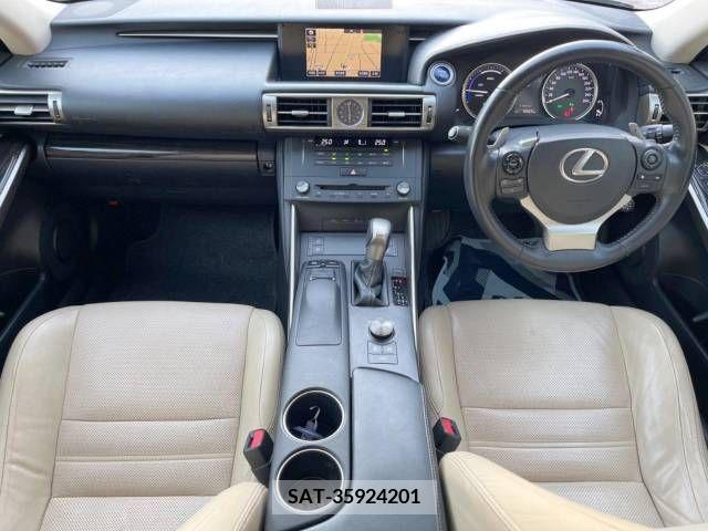 Lexus IS 2014-08 297903-1