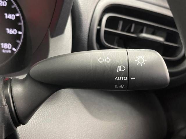 Toyota YARIS 2023-04 182358-7