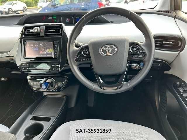 Toyota PRIUS 2019-03 282058-6
