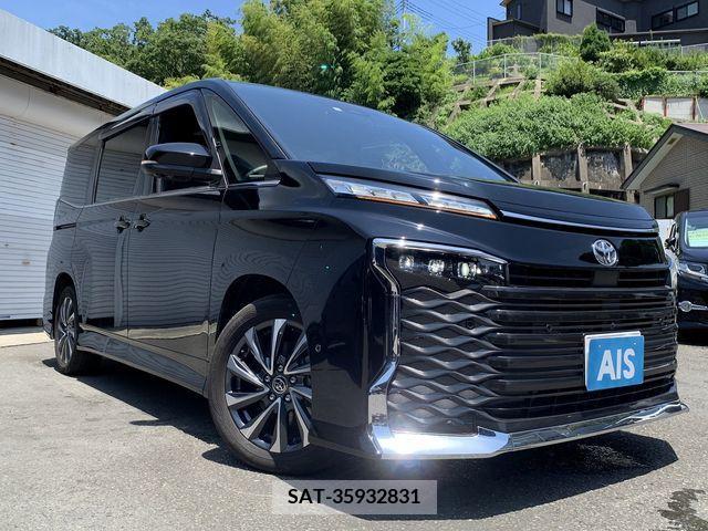 Toyota VOXY 2022-11 385572-4