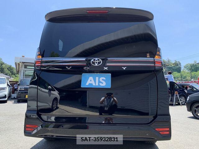 Toyota VOXY 2022-11 385572-6