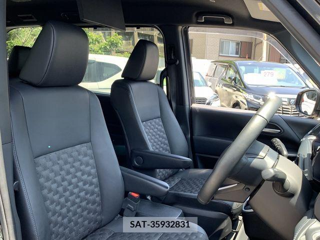 Toyota VOXY 2022-11 385572-13