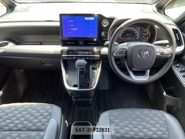 Toyota VOXY 2022-11 385572-2