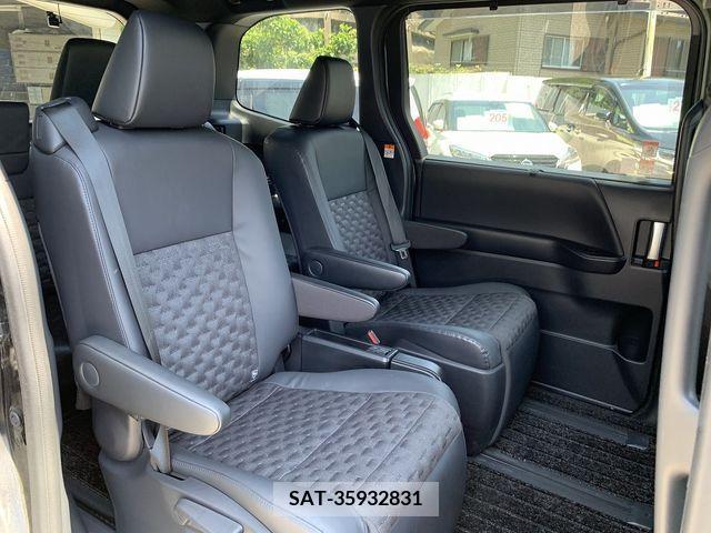Toyota VOXY 2022-11 385572-15