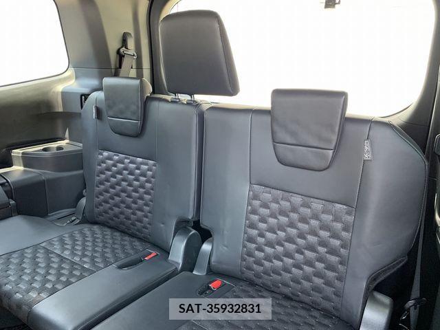 Toyota VOXY 2022-11 385572-20