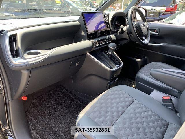 Toyota VOXY 2022-11 385572-18