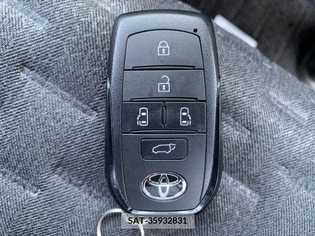 Toyota VOXY 2022-11 385572-29